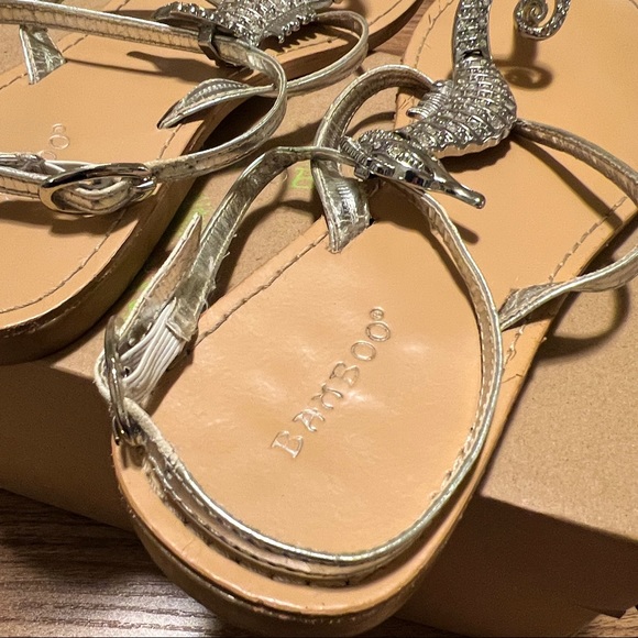 3/$20 🎉 BAMBOO - Adorable seahorse silver tone sandals, 7.5 - Picture 4 of 6